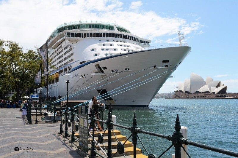 Sydney 0100