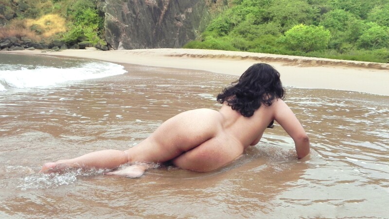 Girls_Beach_4_0345.jpg